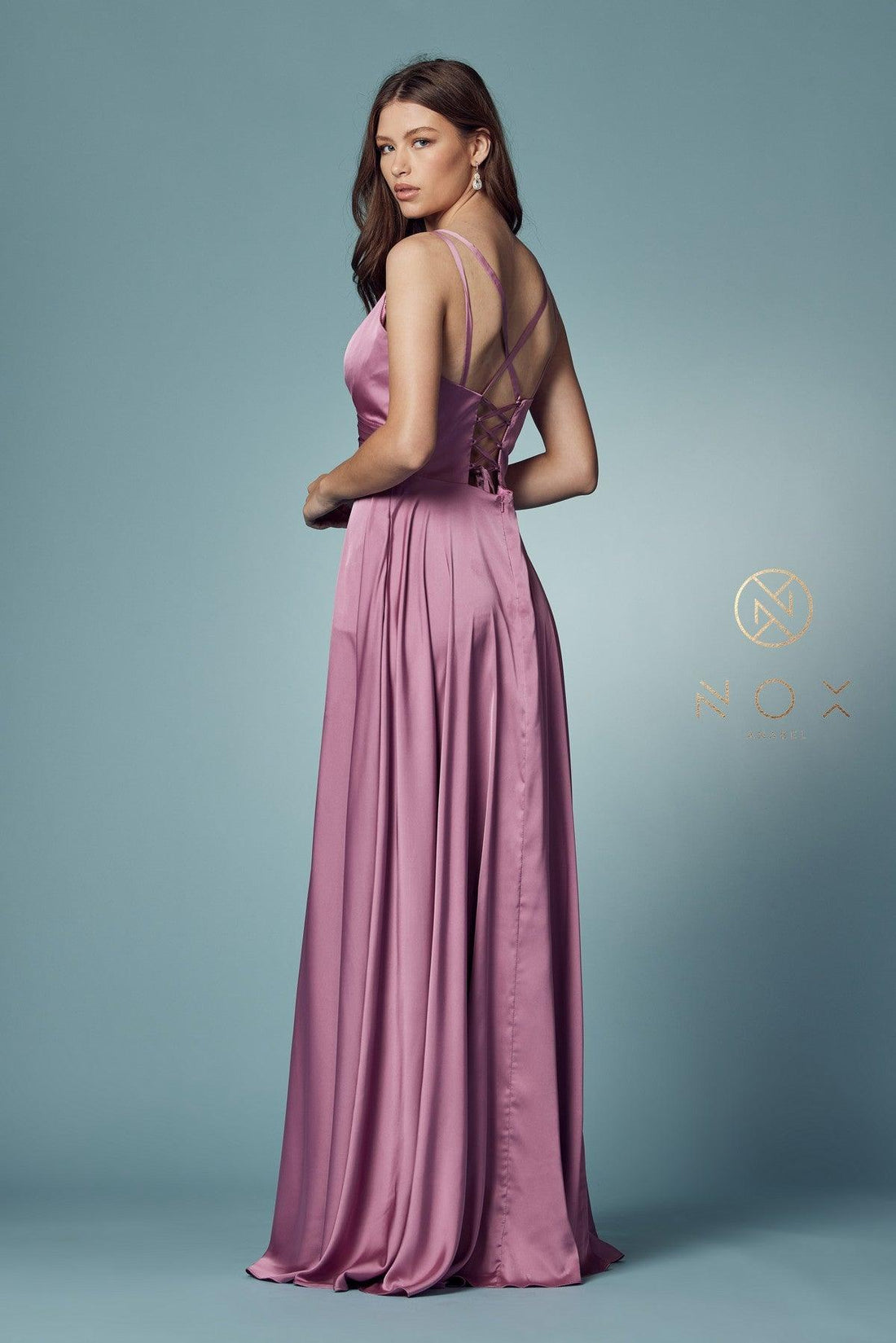Blue Crush: Your Guide to Wearing Gold or Silver with an Electric Blue Dress