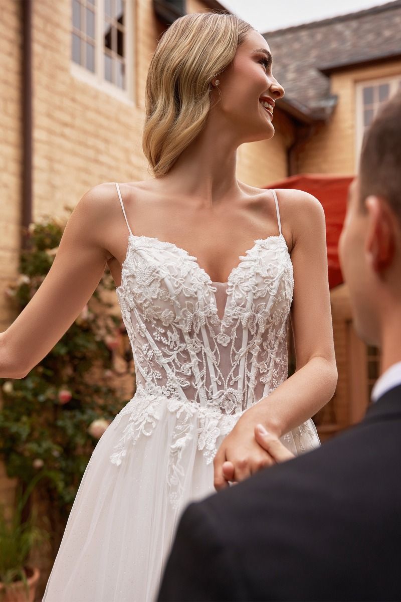 Wedding Dresses Long A Line Lace Applique Wedding Dress Off White