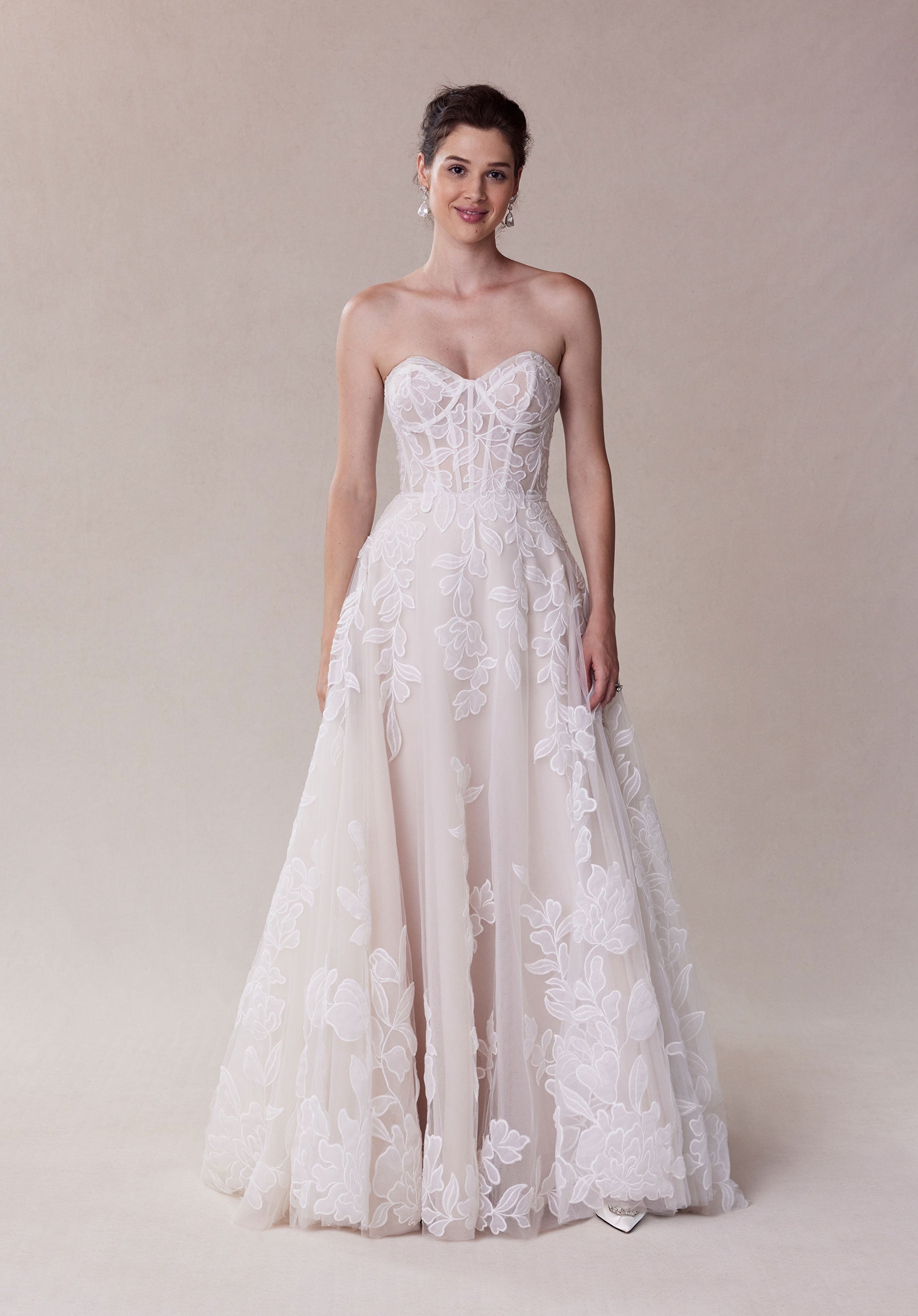Wedding Dresses A Line Long Floral Applique Wedding Dress Ivory/Champagne/Honey